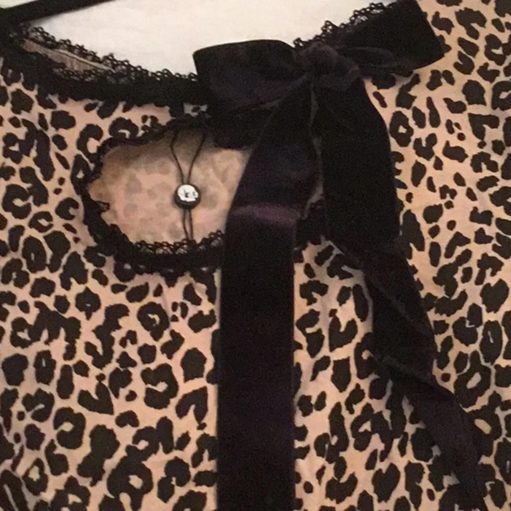 NWT Jessica Louise Leopard Molly Keyhole Puff Sleeve Top - Picture 3 of 12